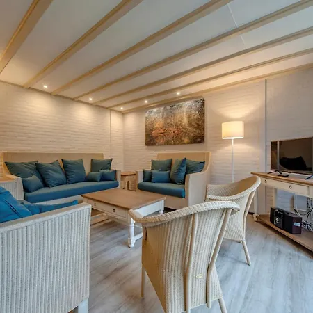 Holiday home Comfortable With Dishwasher, In De Maasduinen Area *